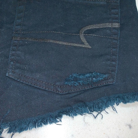 American Eagle high wasted, distressed, stretch, black jean shorts. - Picture 3 of 7